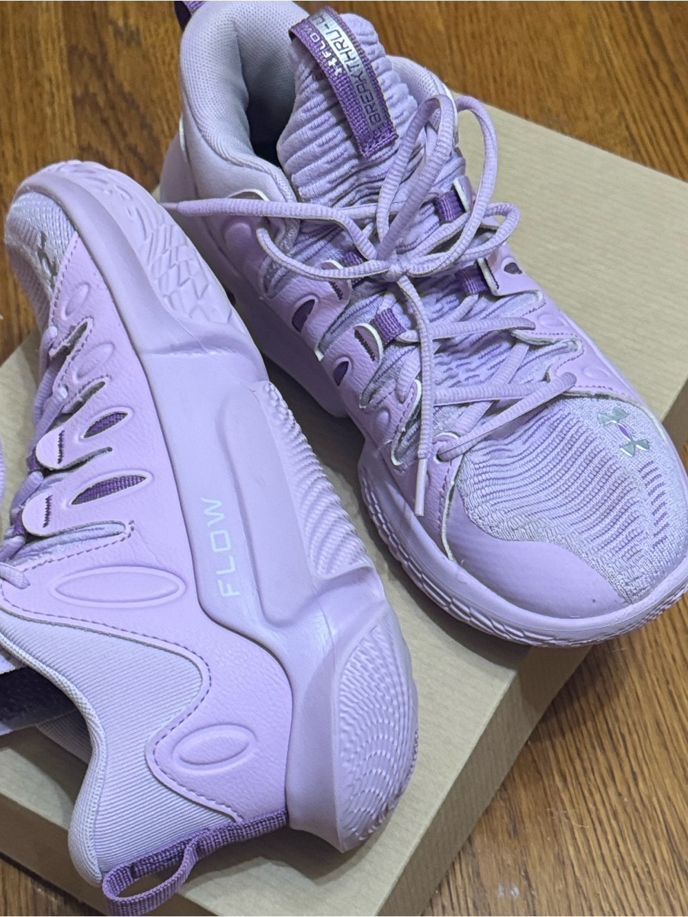 EUC! Under Armour Flow Breakthru Women's size 8.5 Basketball Shoes Gorpcore